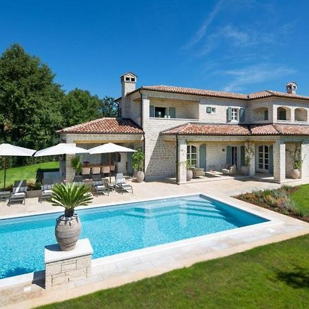 Beautiful Villa Nevia With Pool In Kanfanar Exterior photo