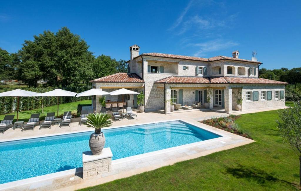 Beautiful Villa Nevia With Pool In Kanfanar Exterior photo